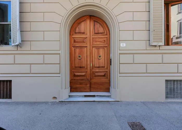Florence Huge Apartment With Private Garden